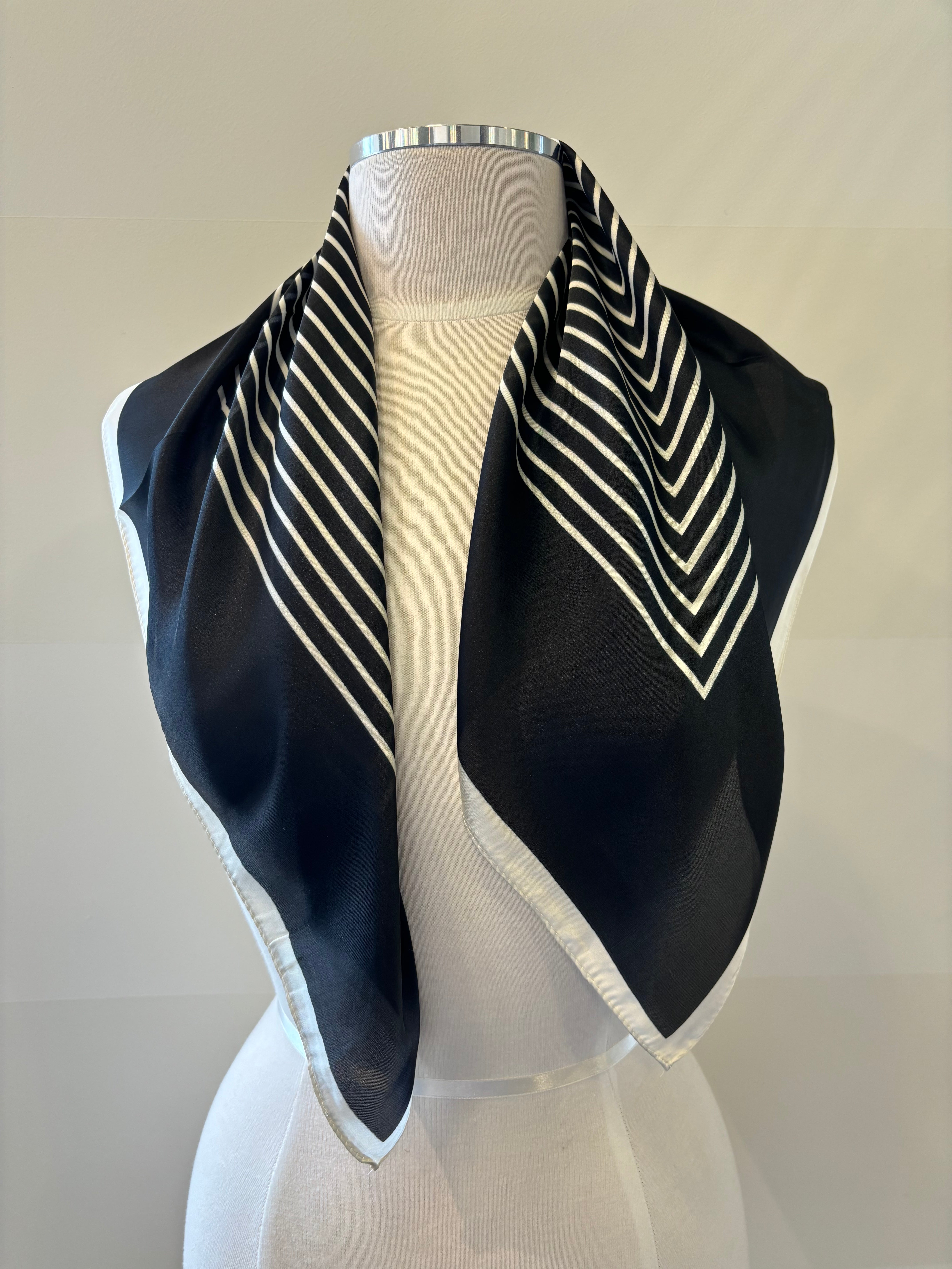 Leslie Printed Scarf Black Combo